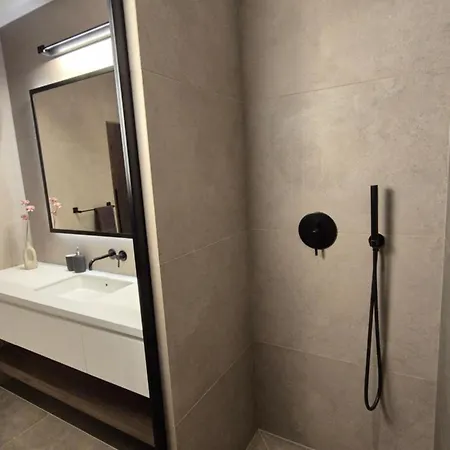 Apartment Luxurious Vanilla Apartment, Self Check-in 24h, Free Parking, Air-conditioning *