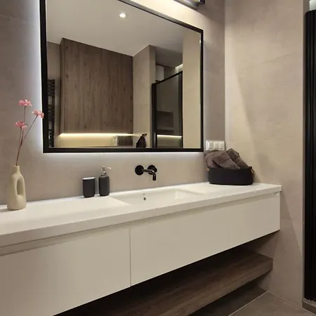 Luxurious Vanilla Apartment, Self Check-in 24h, Free Parking, Air-conditioning 公寓