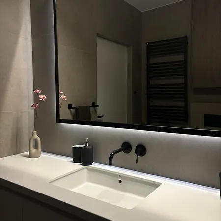 Luxurious Vanilla Apartment, Self Check-in 24h, Free Parking, Air-conditioning Appartement Poznań